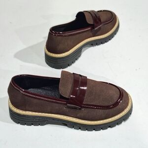 NWNB Stylish Women's Loafers with Burgundy Trim Size 39